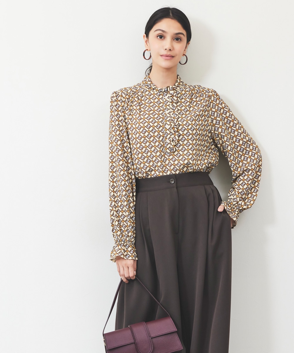 プチフリルブラウス