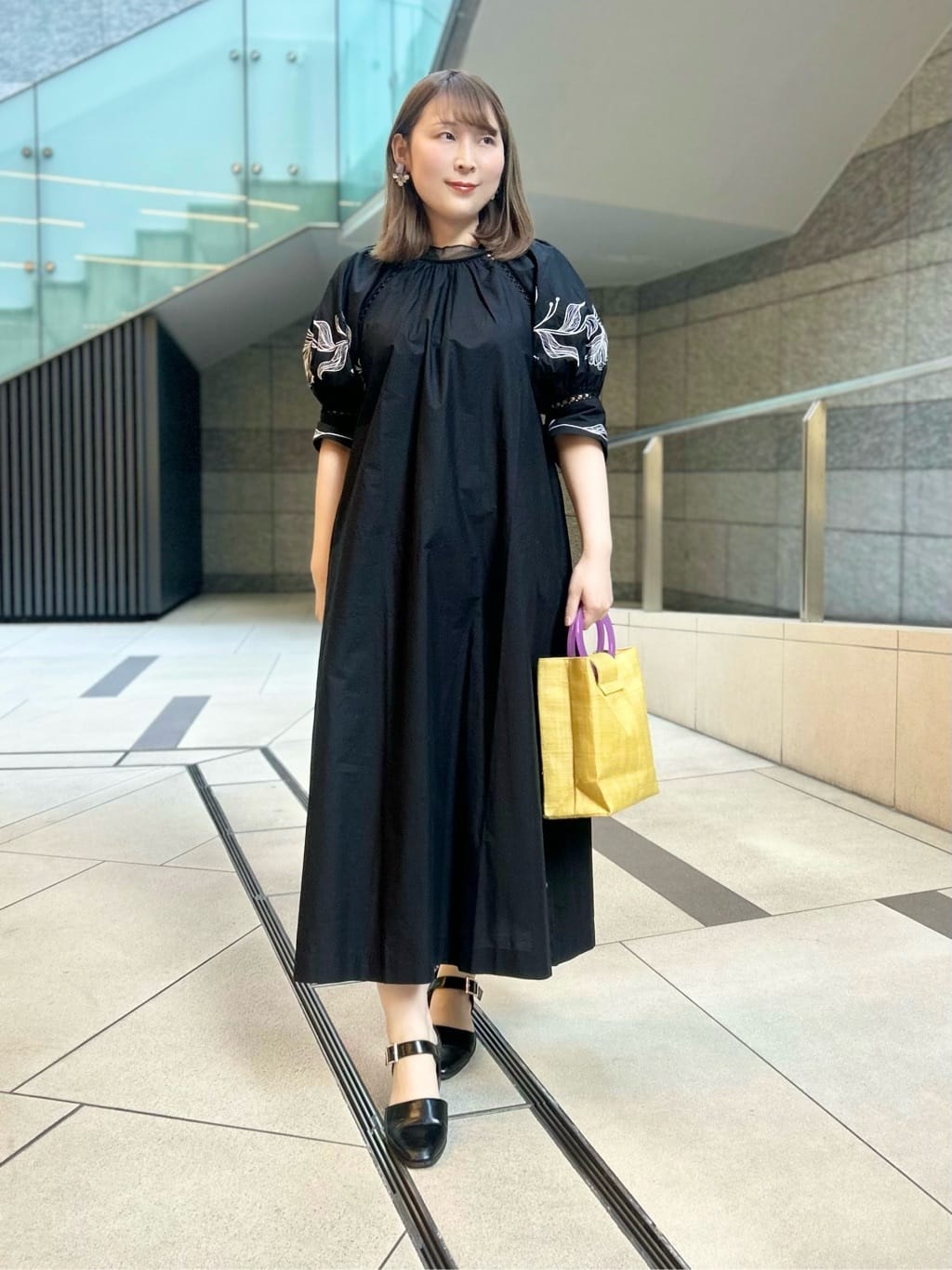 パフスリーブ刺繍ワンピース