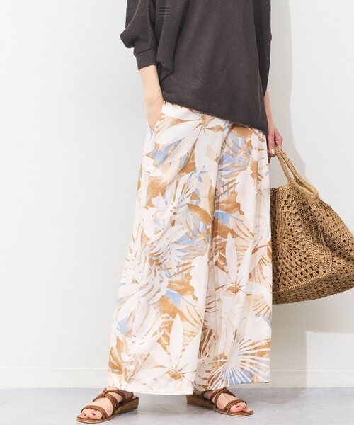 リーフ柄ワイドパンツ