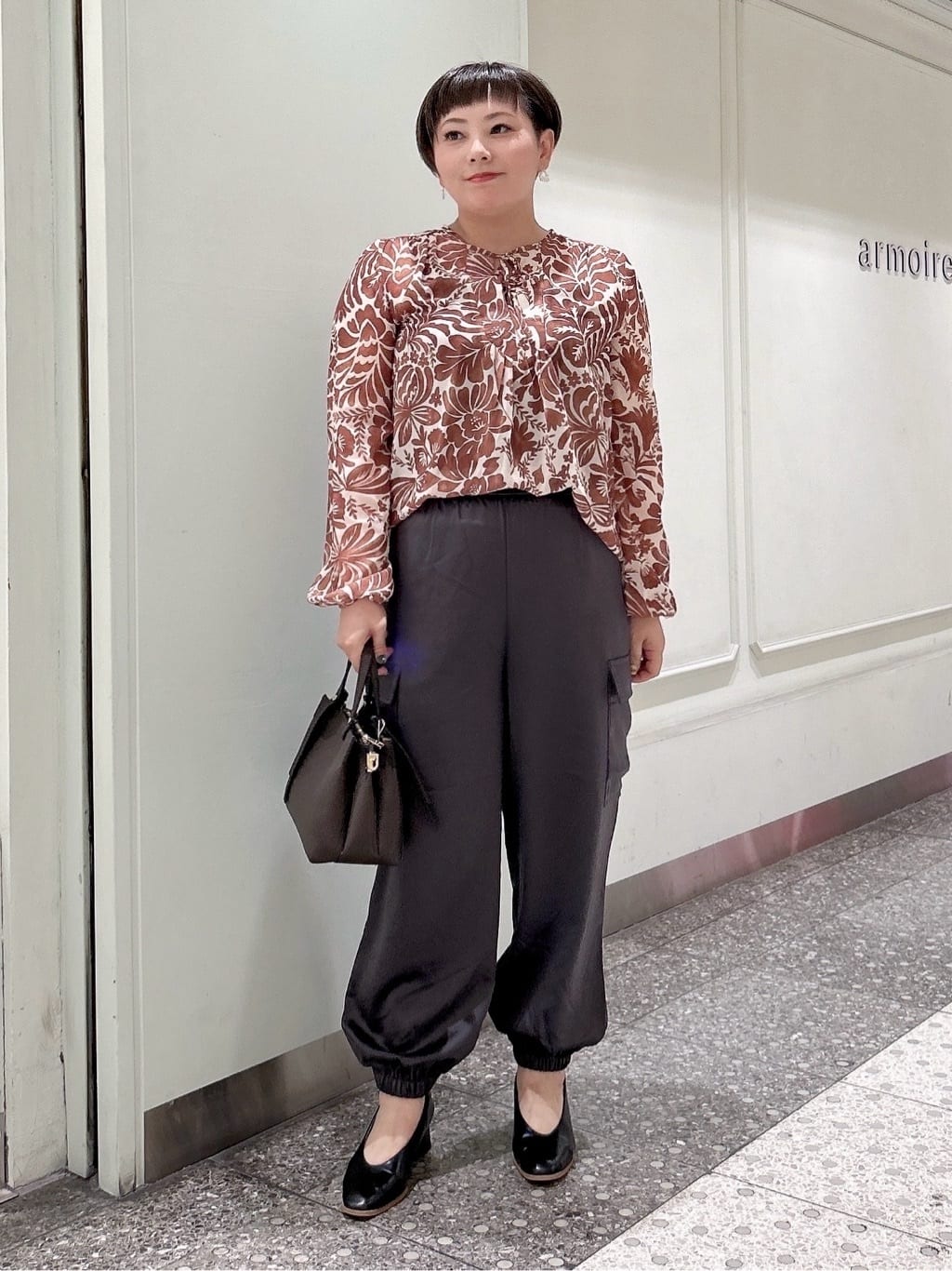 サテンカーゴパンツ