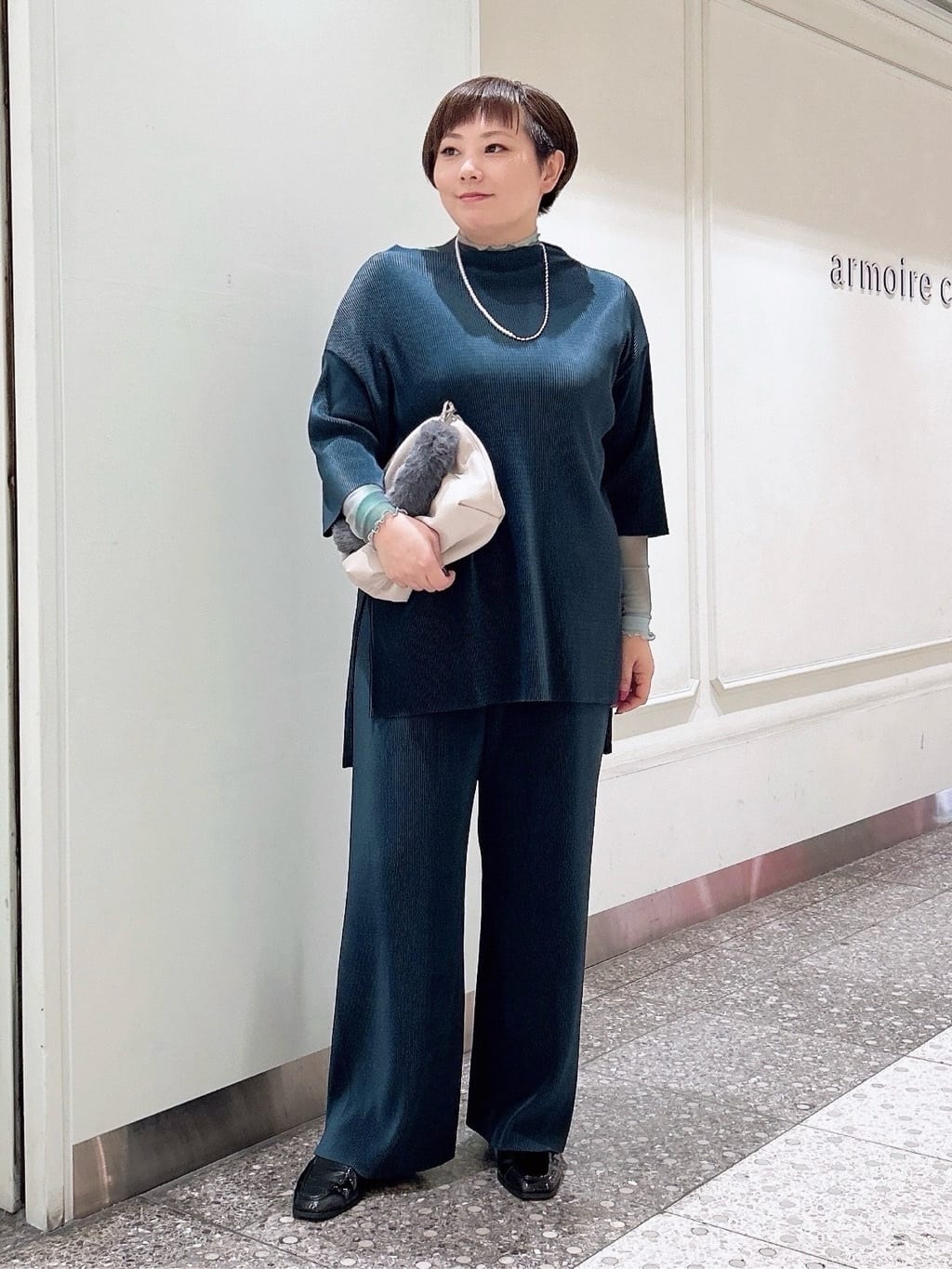 プリーツパンツ