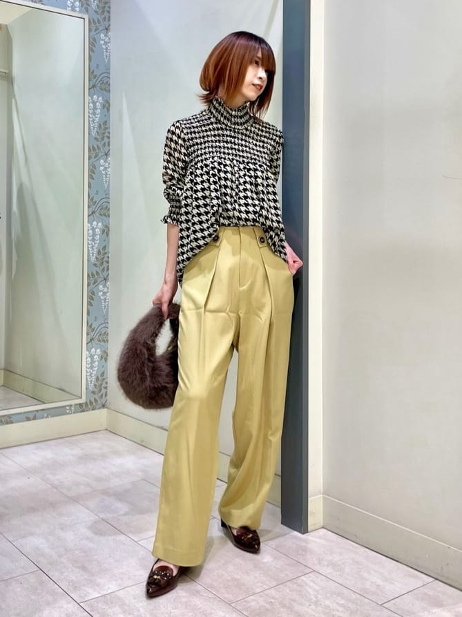 ボタン付きパンツ