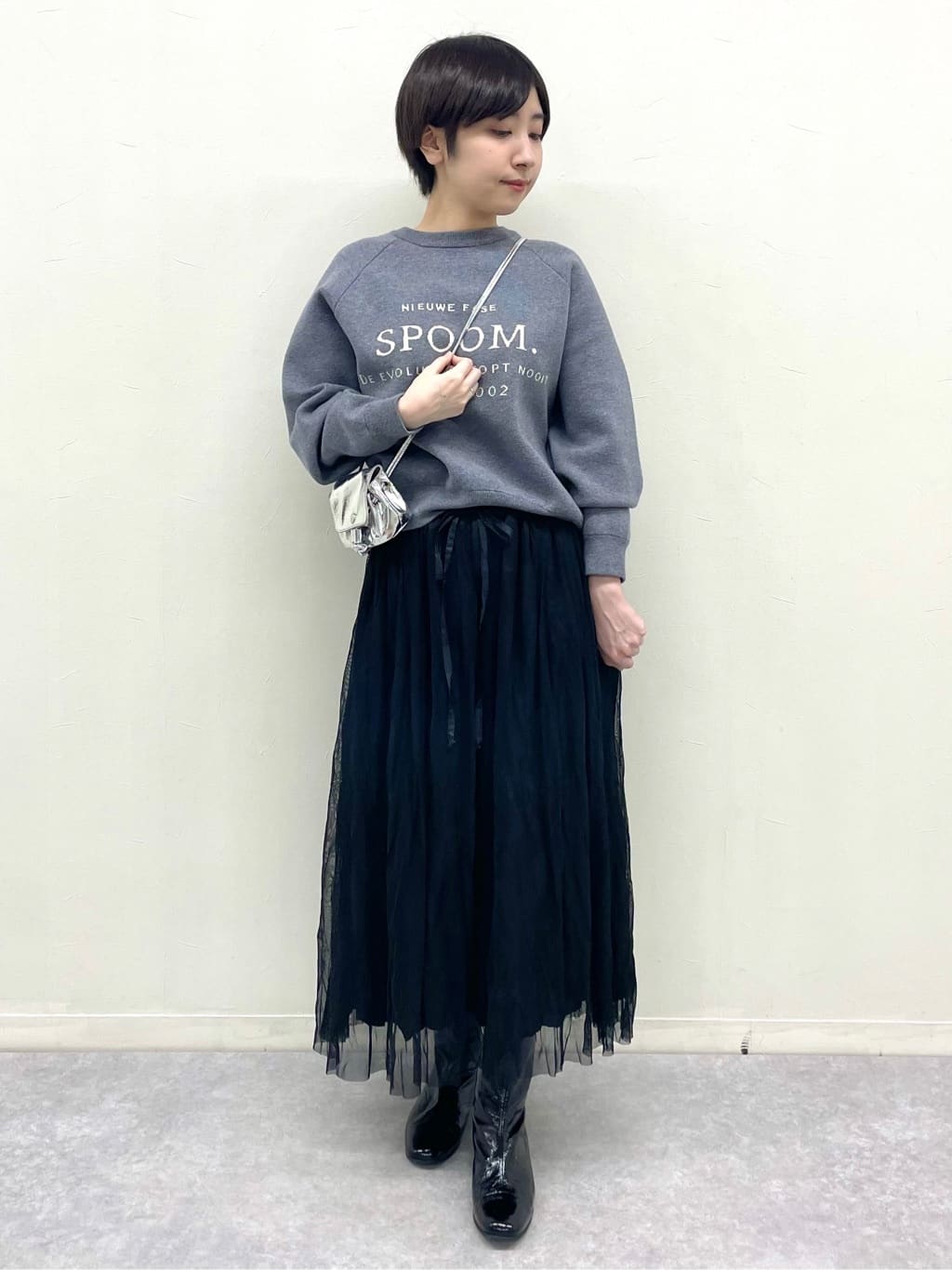 ラグランスリーブロゴニット