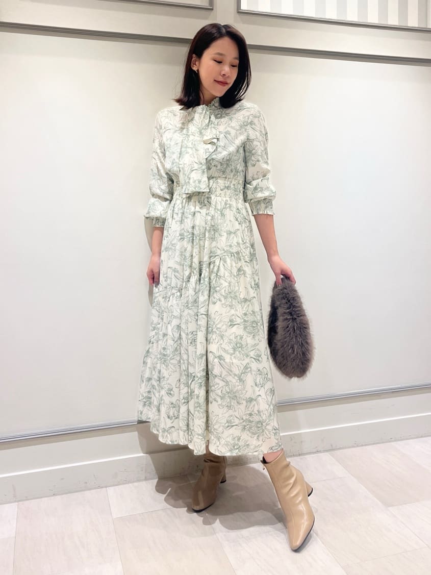 ラインフラワーワンピース