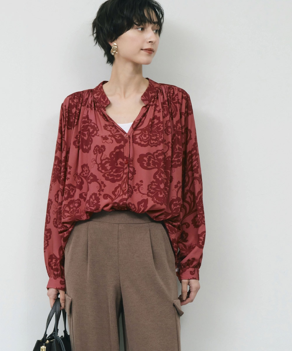 単色フラワーブラウス