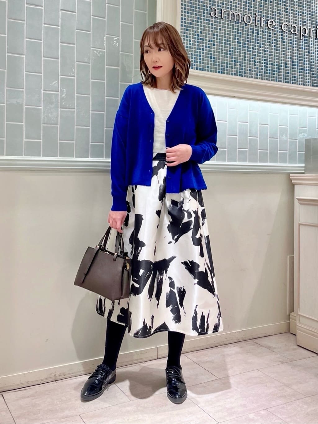 フレアVネックカーディガン