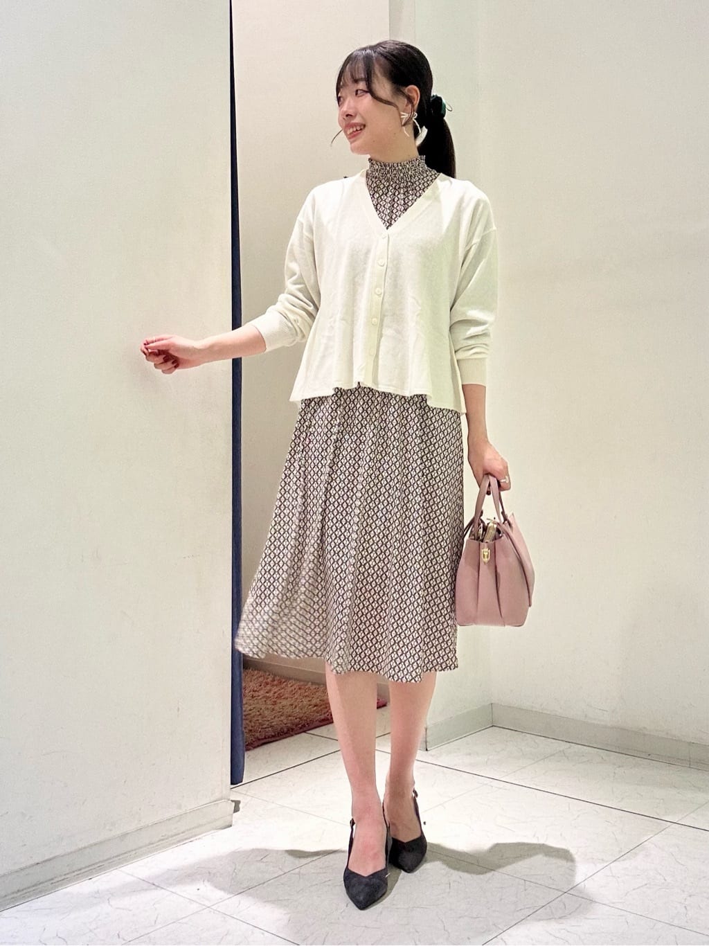 フレアVネックカーディガン