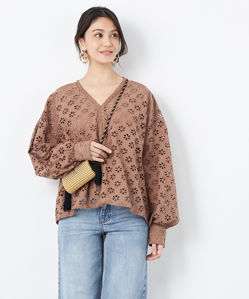 フラワーカットワークブラウス