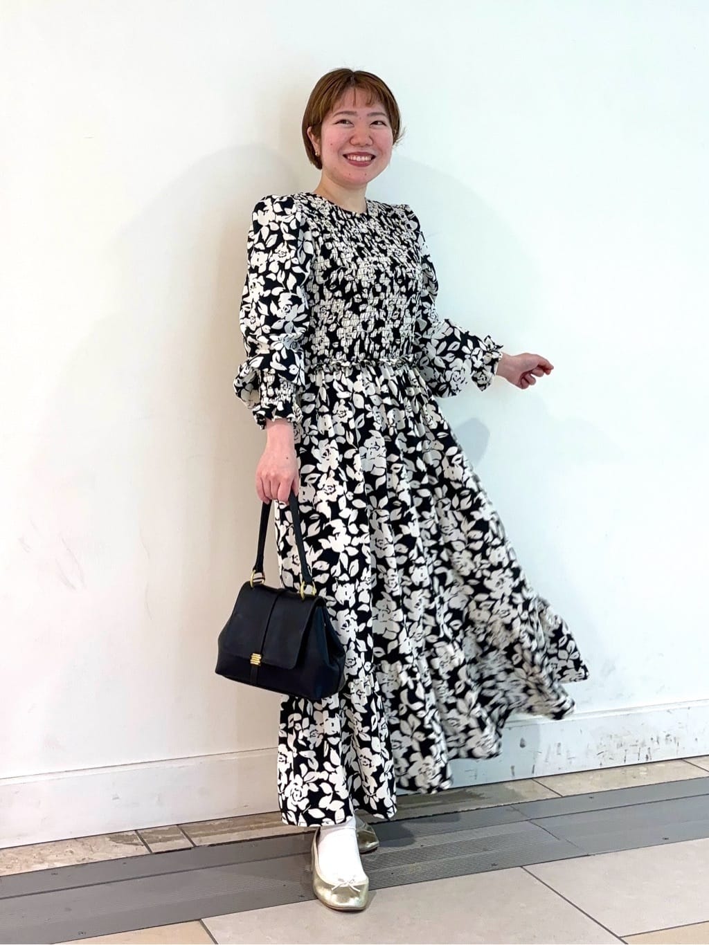 フラワーシャーリングワンピース