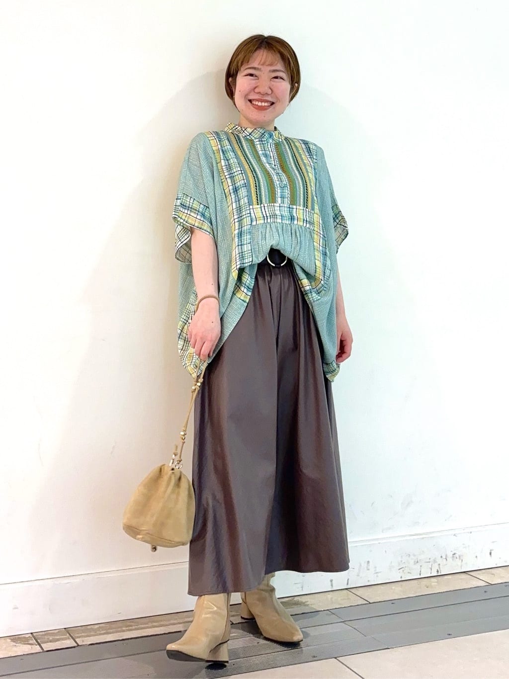 レザー風フレアパンツ