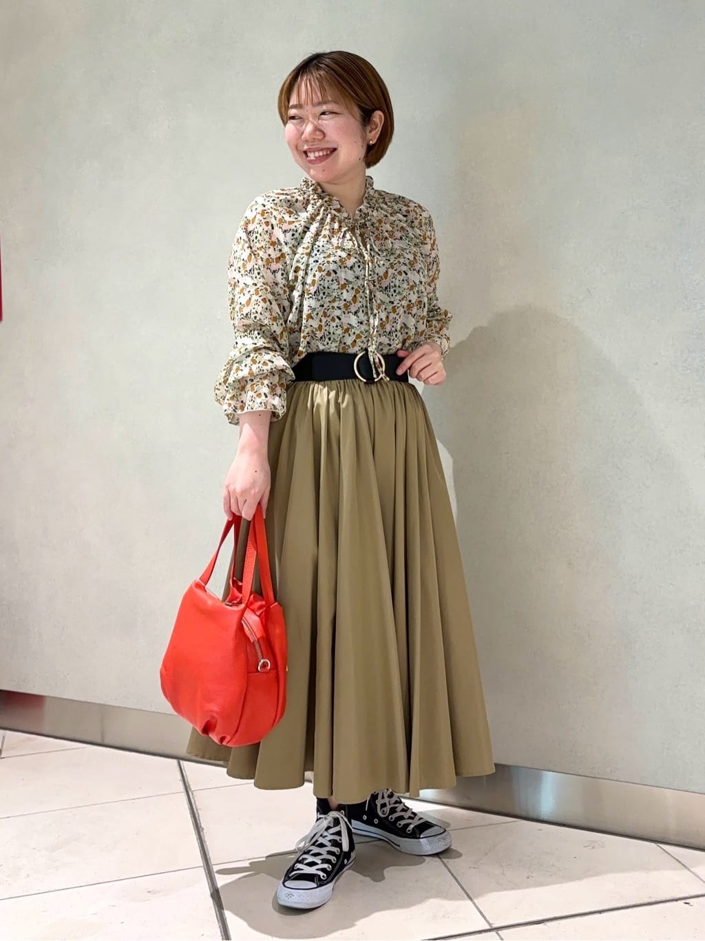 幾何学柄ギャザーブラウス