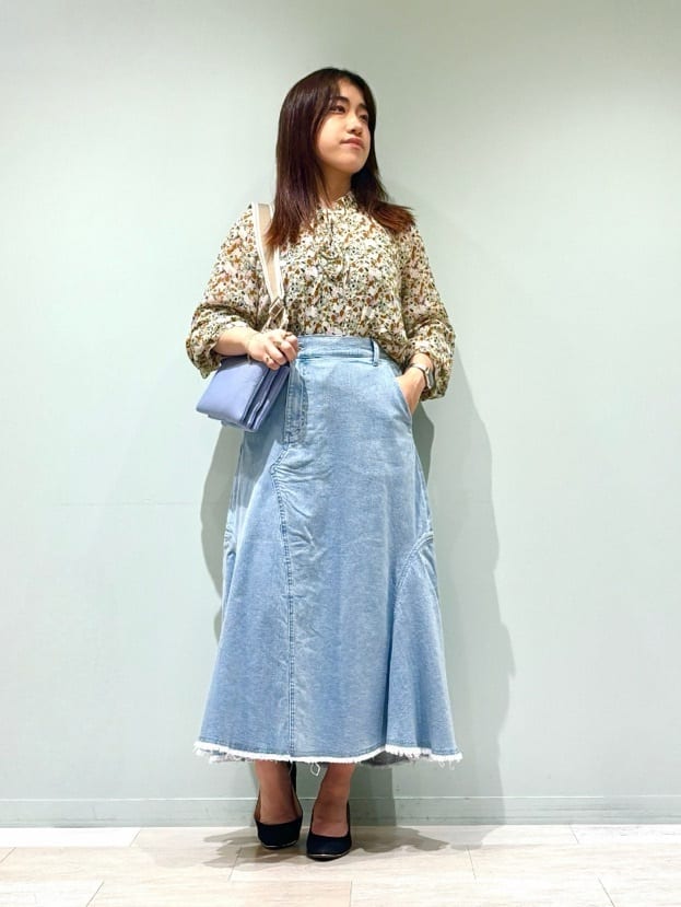 幾何学柄ギャザーブラウス