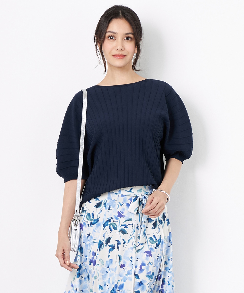 変形タックホールガーメントニット