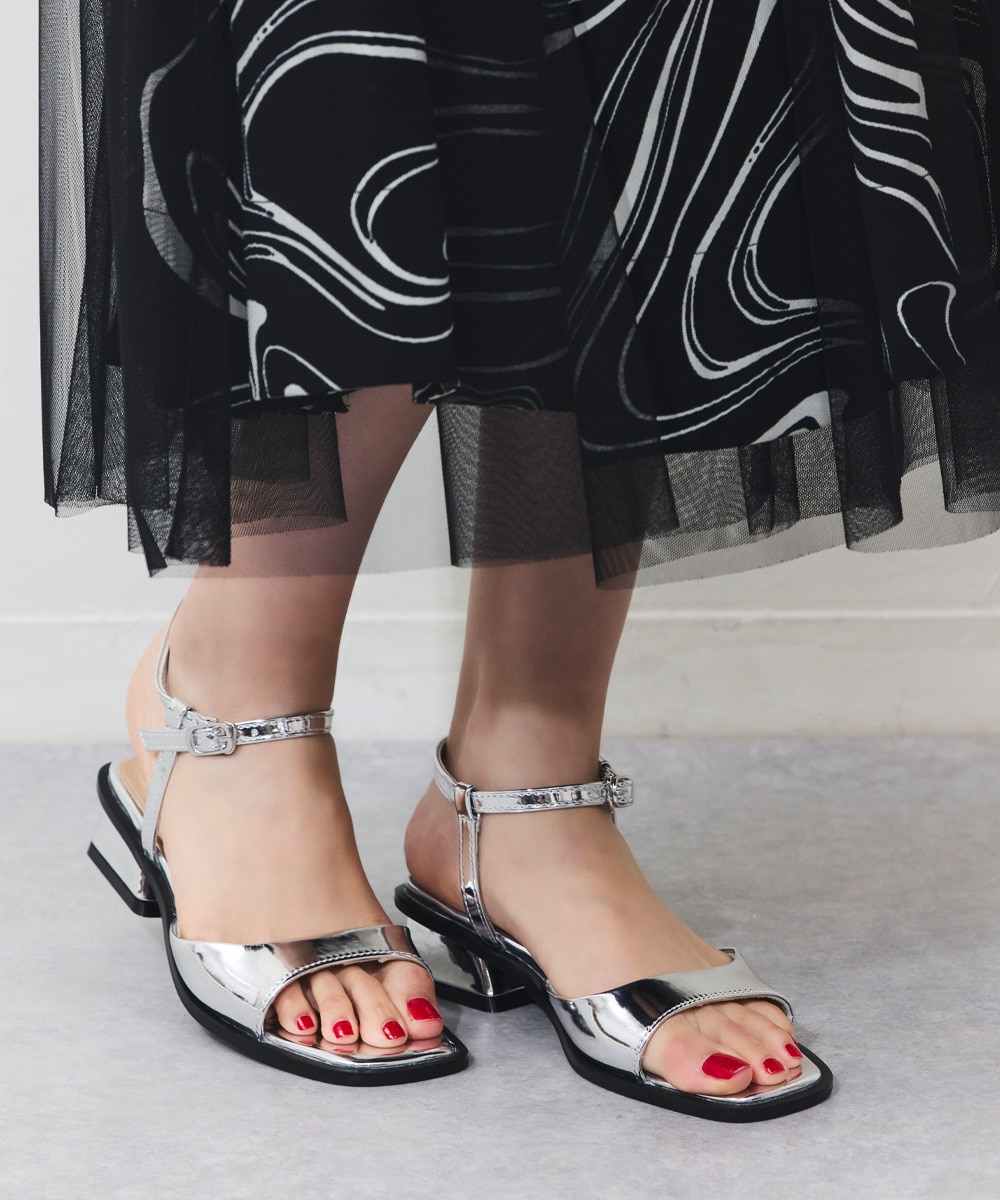 メタリックストラップサンダル