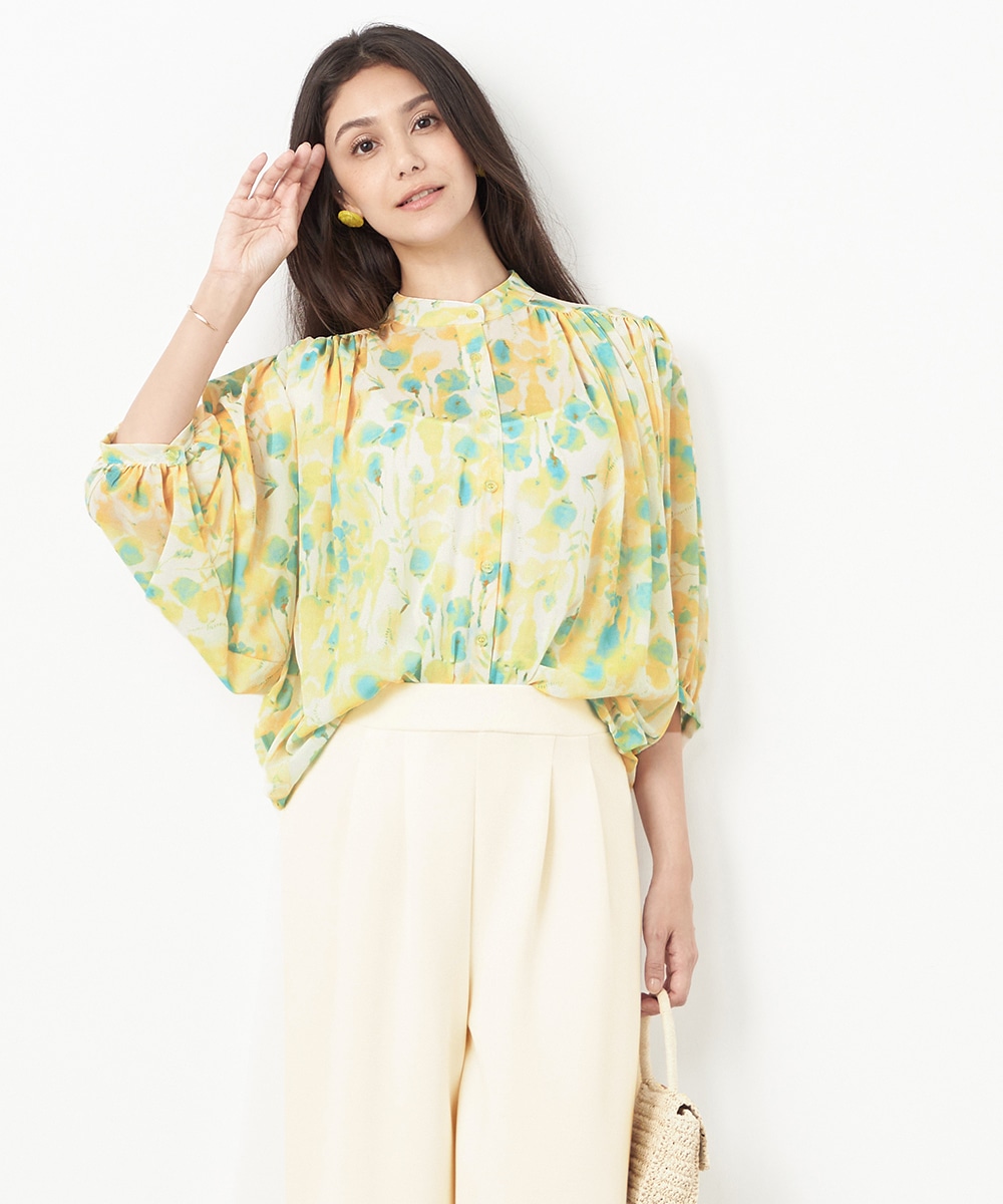 ぼかし柄ブラウス