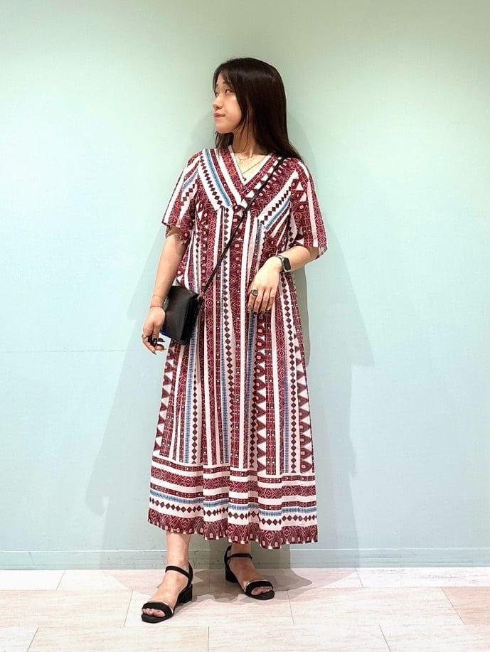 マルチストライプパネルワンピース スタイリング