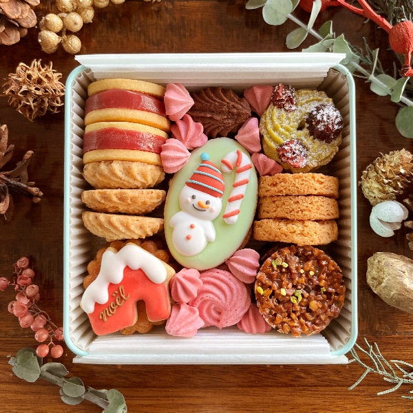 UN LIVRE クリスマスクッキー缶