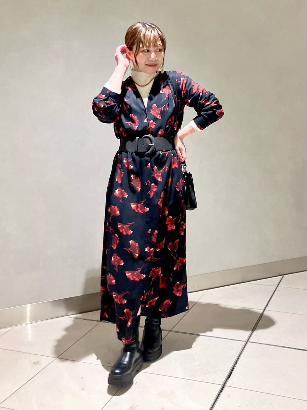 イベントシーンを華やかに彩る、大人のホリデーコーデ