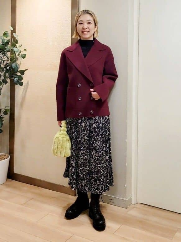 イベントシーンを華やかに彩る、大人のホリデーコーデ