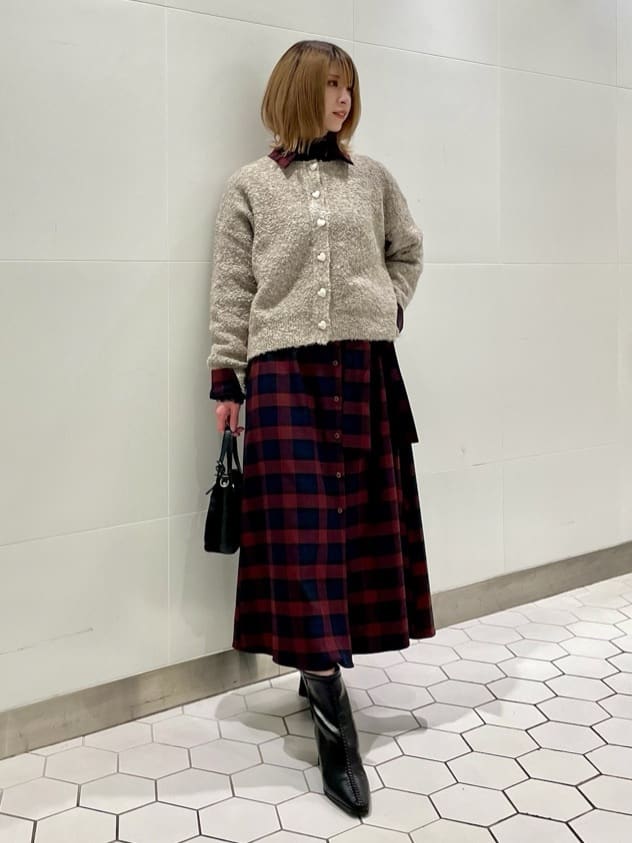 イベントシーンを華やかに彩る、大人のホリデーコーデ