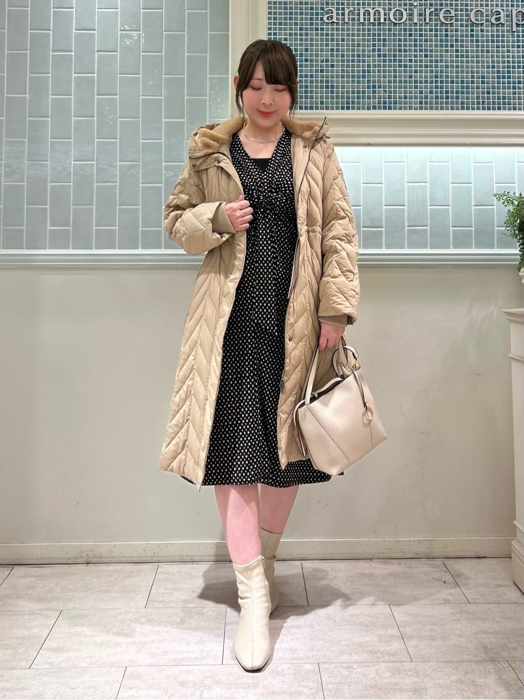 イベントシーンを華やかに彩る、大人のホリデーコーデ