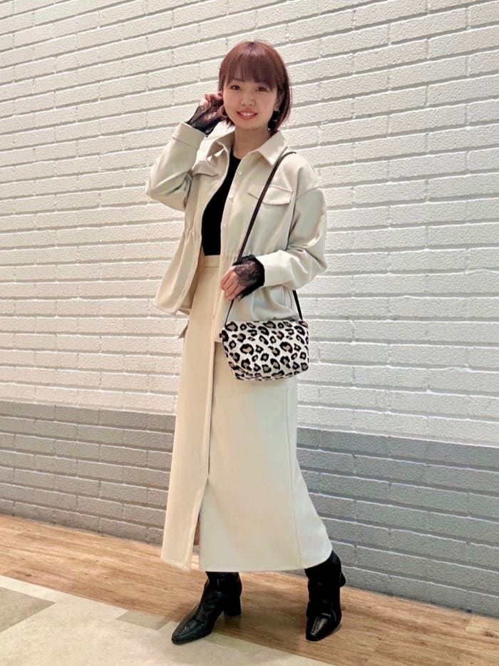 イベントシーンを華やかに彩る、大人のホリデーコーデ