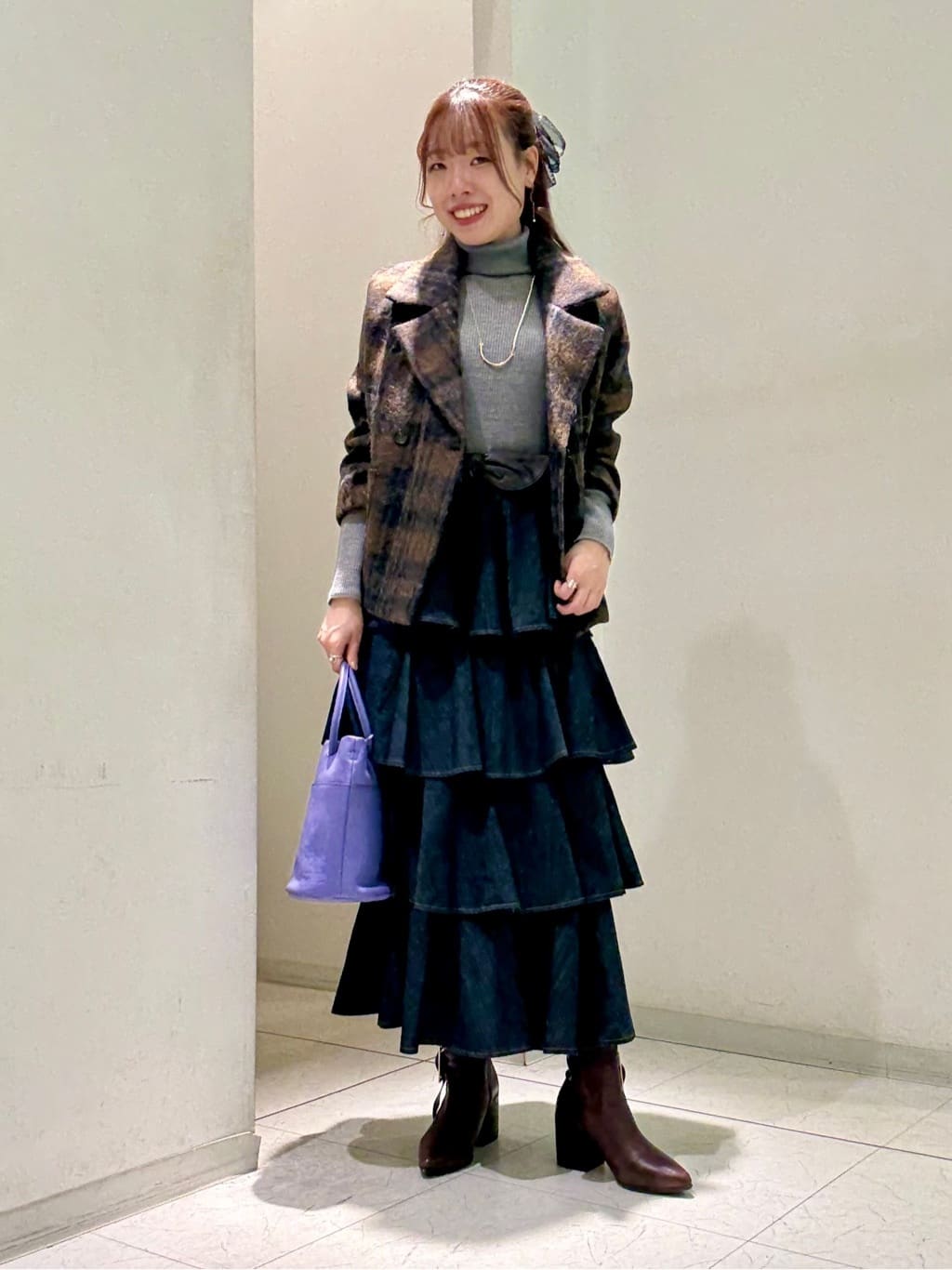 イベントシーンを華やかに彩る、大人のホリデーコーデ