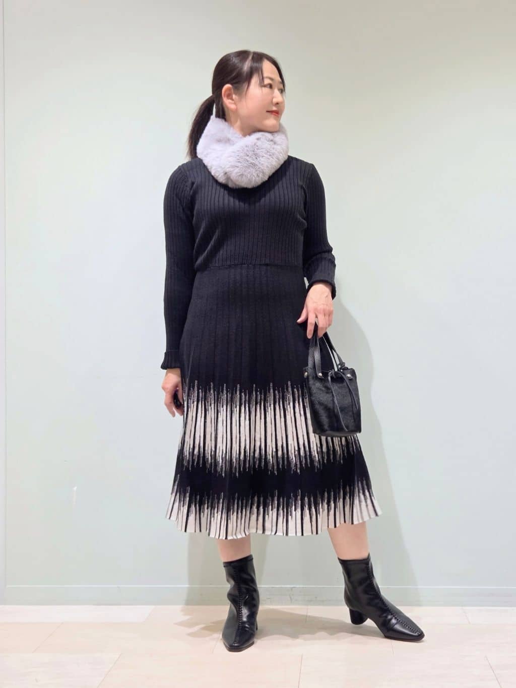 イベントシーンを華やかに彩る、大人のホリデーコーデ