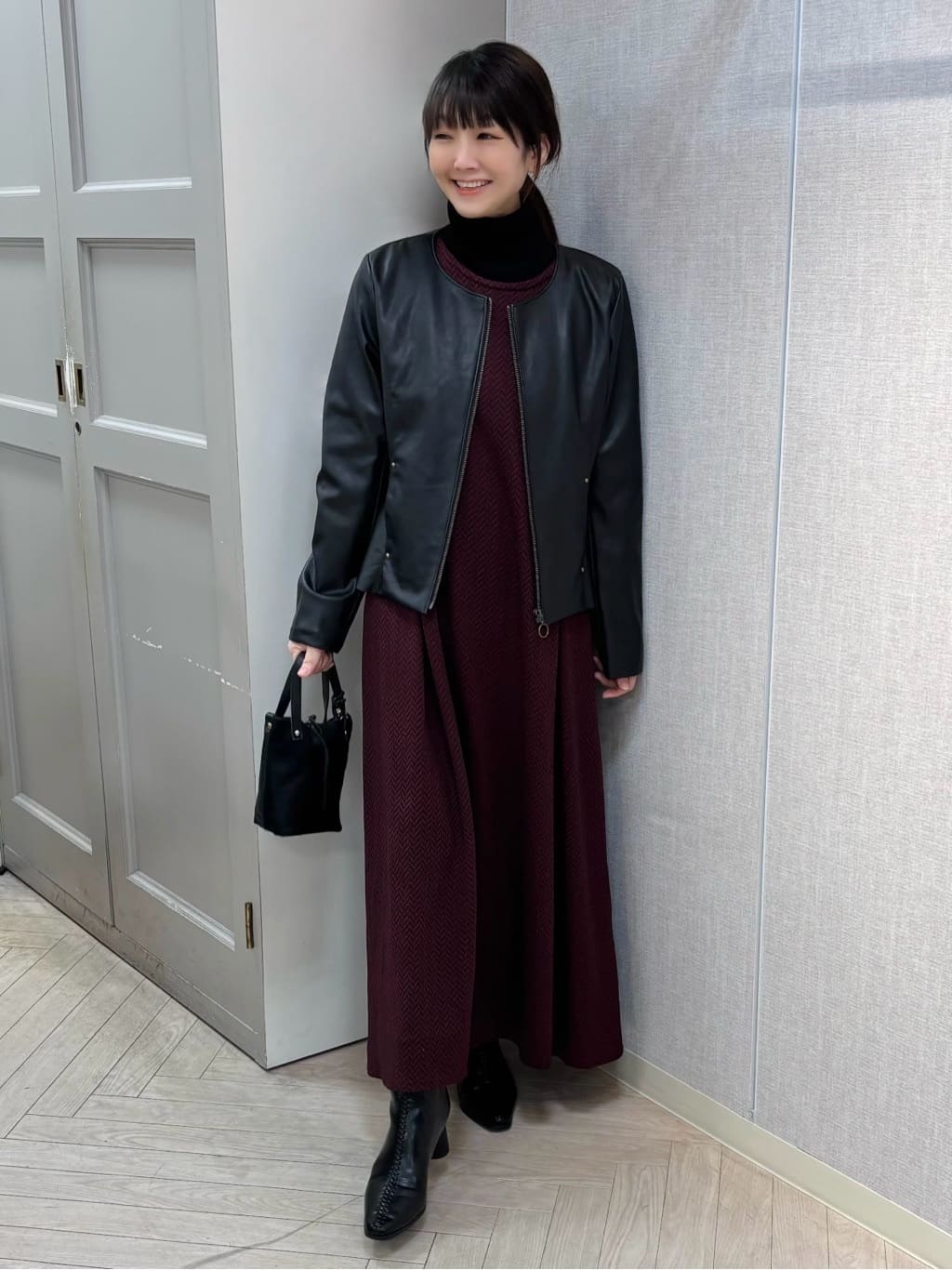 イベントシーンを華やかに彩る、大人のホリデーコーデ