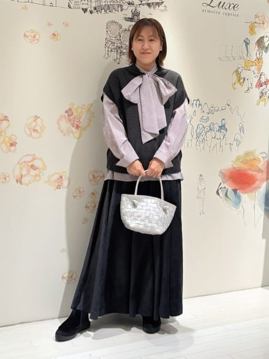 イベントシーンを華やかに彩る、大人のホリデーコーデ