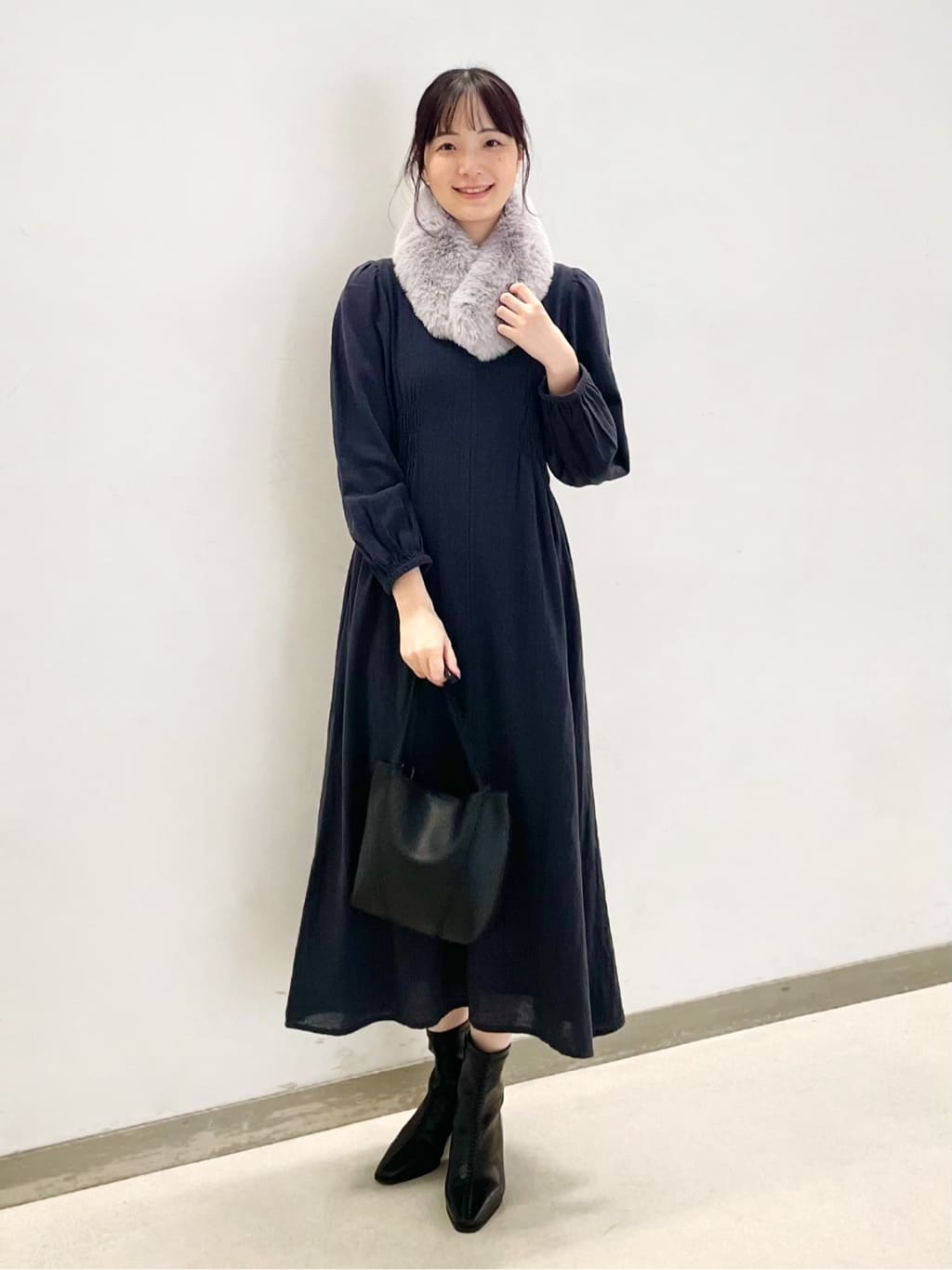 イベントシーンを華やかに彩る、大人のホリデーコーデ