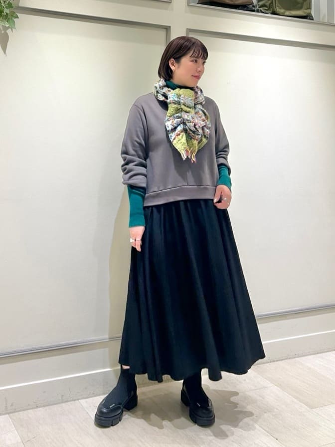 イベントシーンを華やかに彩る、大人のホリデーコーデ