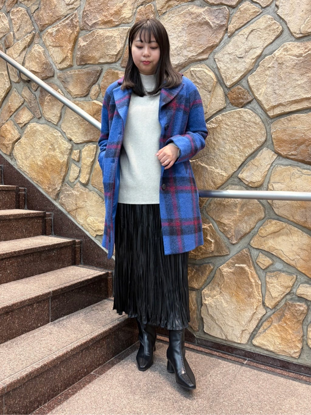 イベントシーンを華やかに彩る、大人のホリデーコーデ