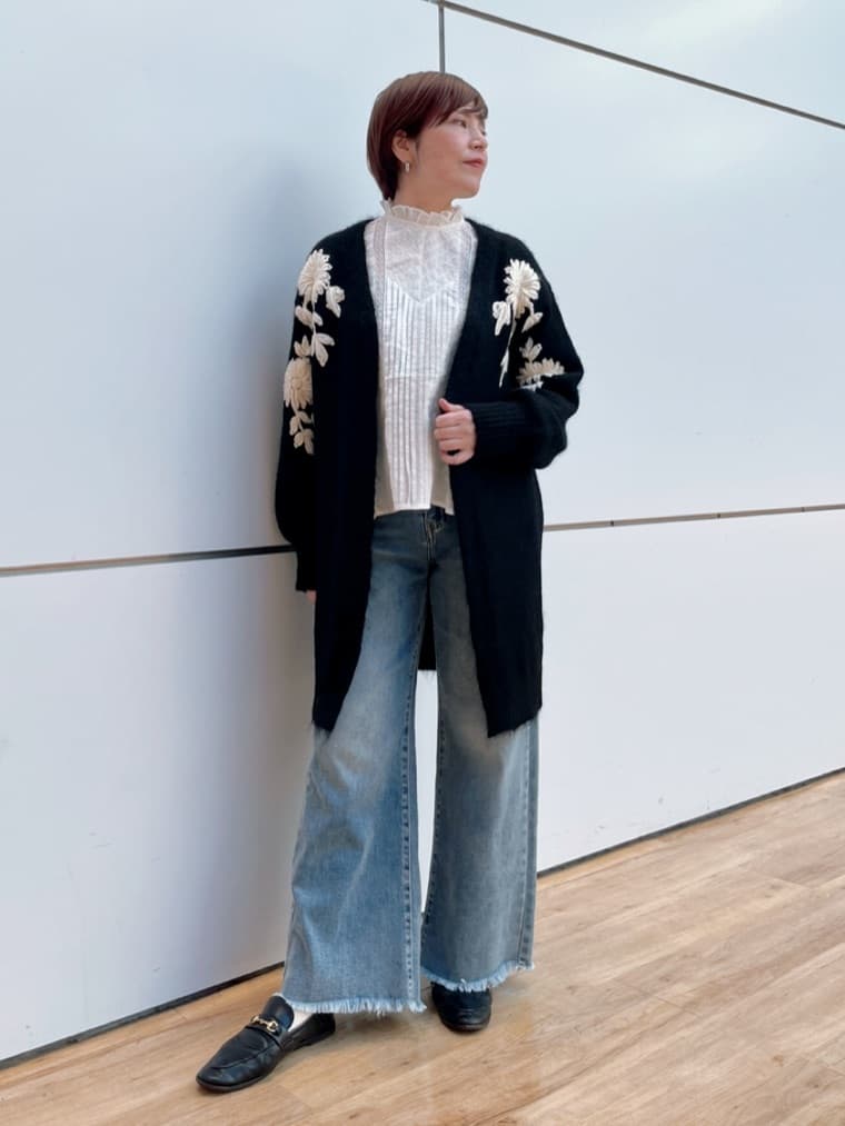 イベントシーンを華やかに彩る、大人のホリデーコーデ