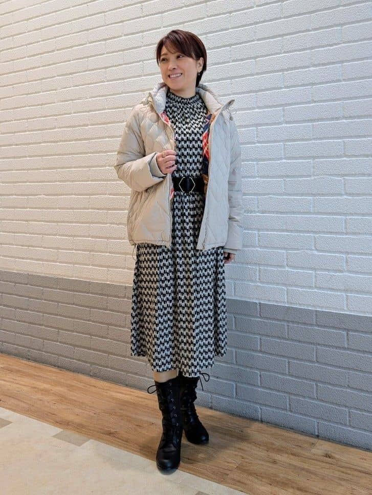 イベントシーンを華やかに彩る、大人のホリデーコーデ