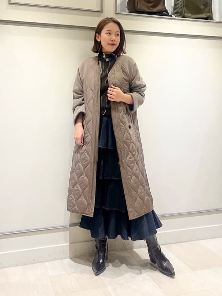 イベントシーンを華やかに彩る、大人のホリデーコーデ