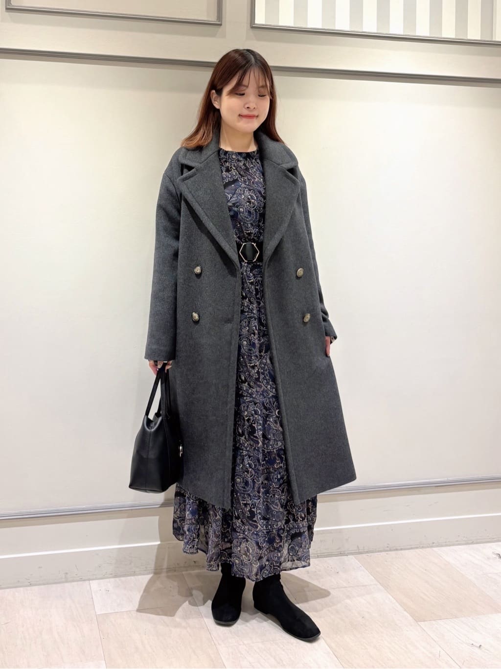 イベントシーンを華やかに彩る、大人のホリデーコーデ