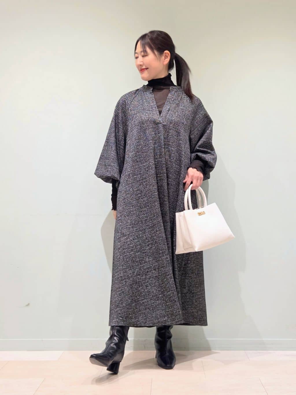 イベントシーンを華やかに彩る、大人のホリデーコーデ