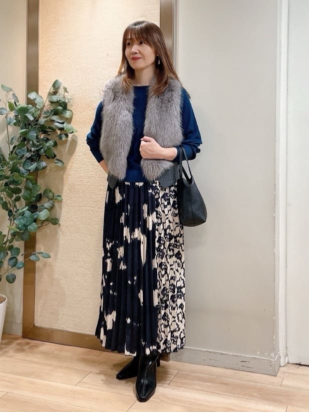 イベントシーンを華やかに彩る、大人のホリデーコーデ