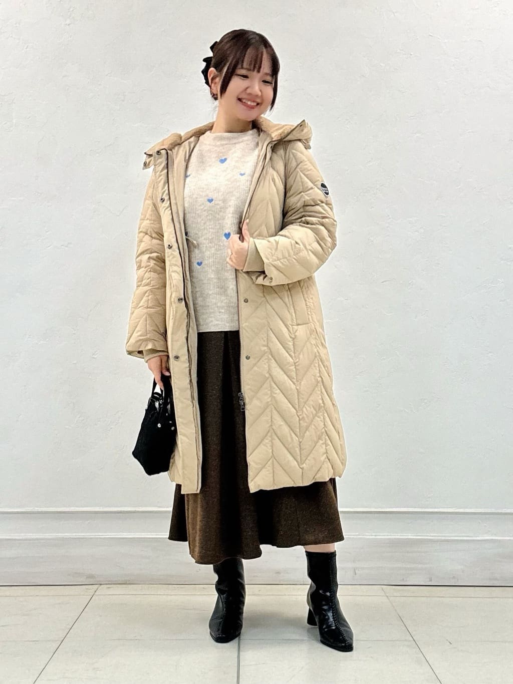 イベントシーンを華やかに彩る、大人のホリデーコーデ