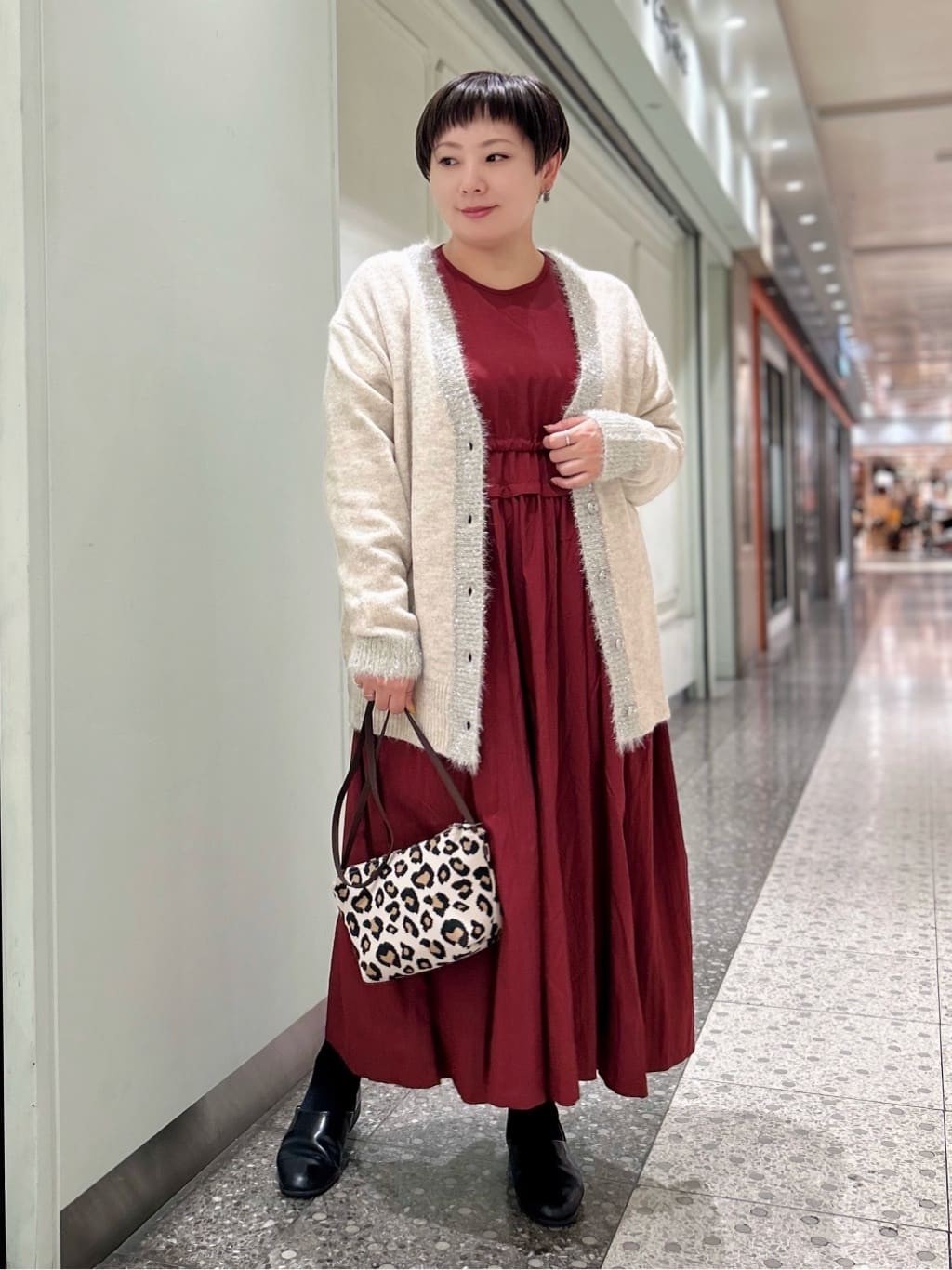 イベントシーンを華やかに彩る、大人のホリデーコーデ