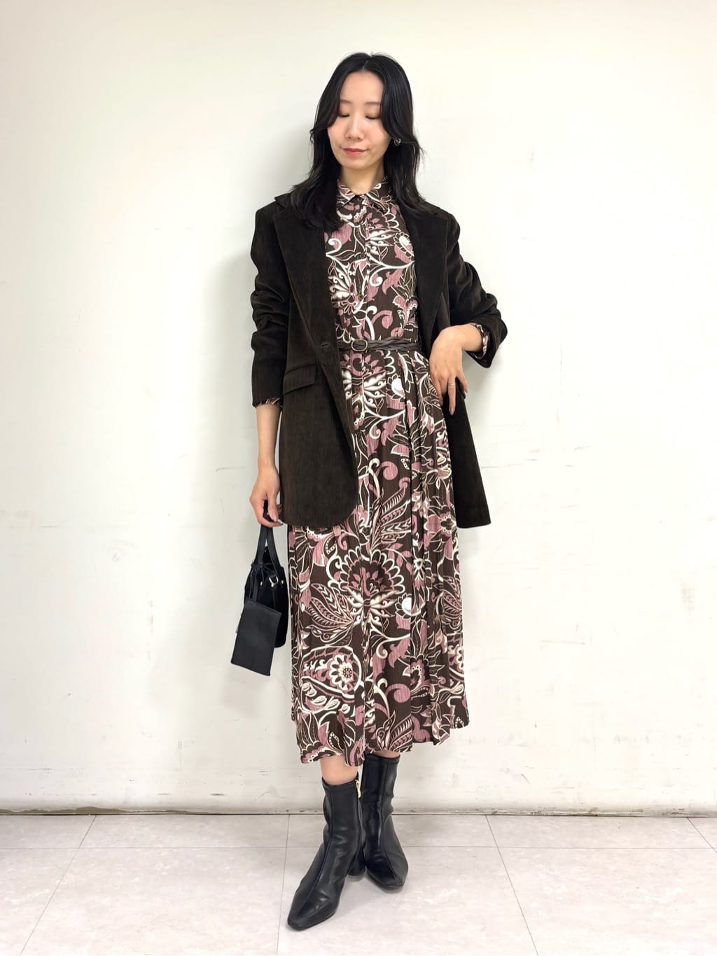 イベントシーンを華やかに彩る、大人のホリデーコーデ