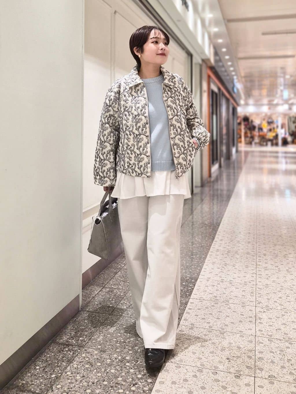 軽やか素材で春を先取り◎春アウタースタイリング