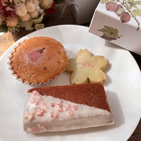 桜とストロベリーの春色アソート