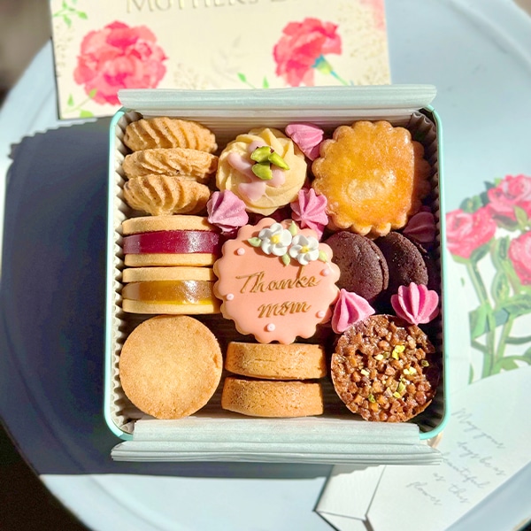 UN LIVRE 母の日クッキー缶 内容