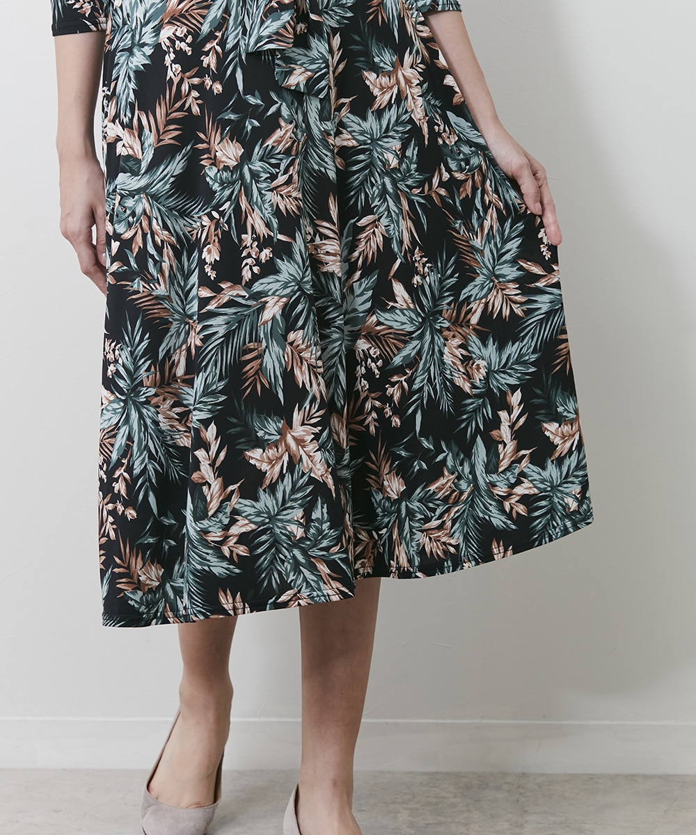 リーフ柄ワンピース