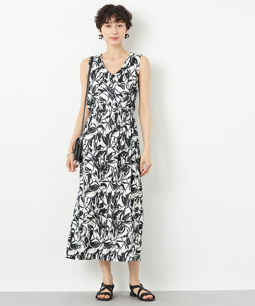 armoire capriceのモノトーンフラワージャージワンピース