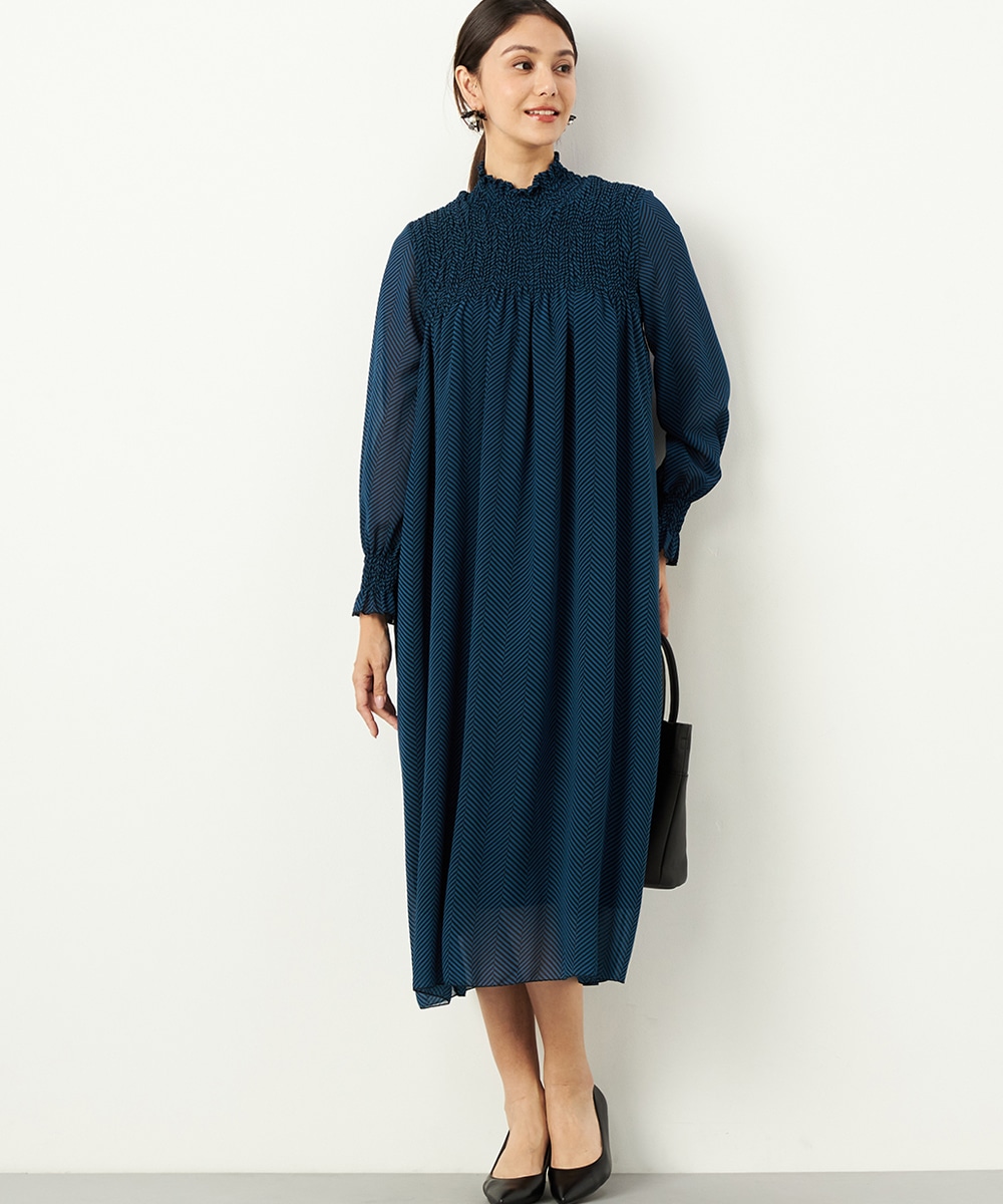  armoire capriceのヘリンボーン風シャーリングワンピース