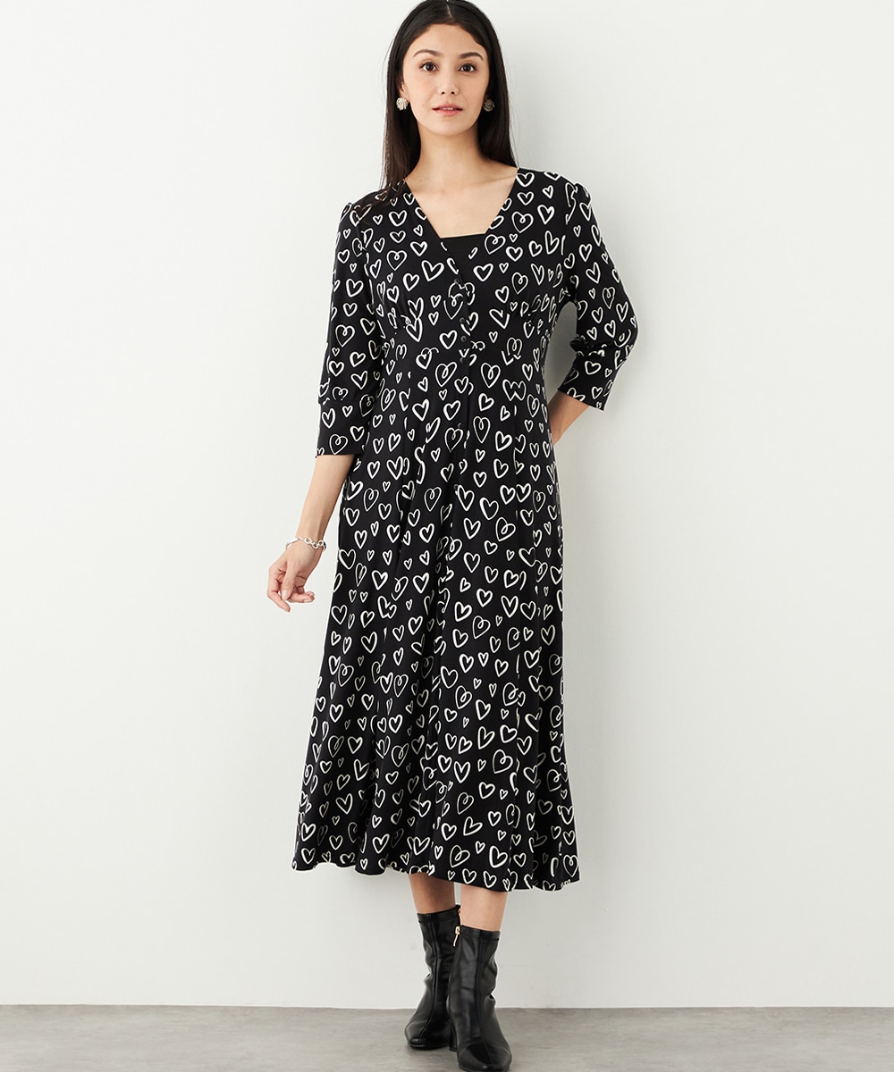 モノトーンハートプリントジャージワンピース