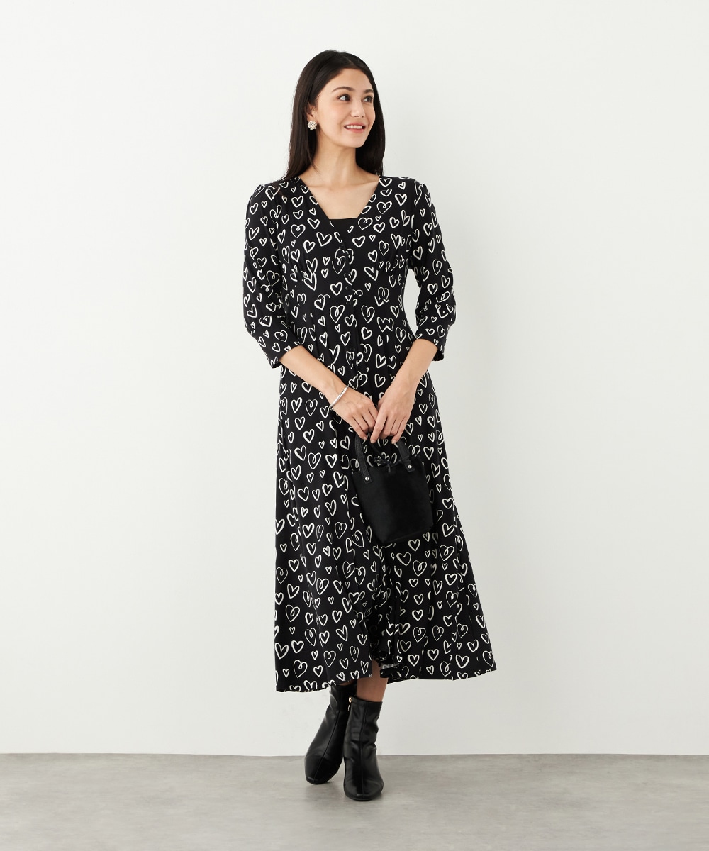 モノトーンハートプリントジャージワンピース